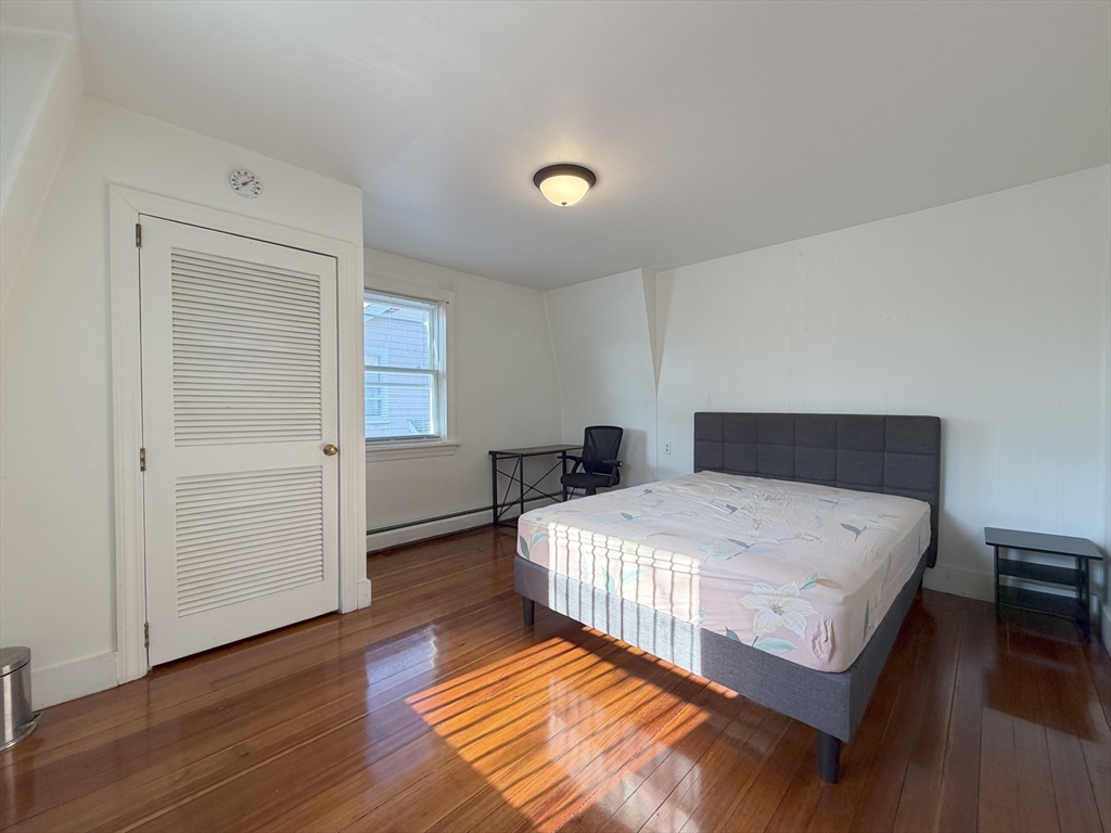 10 W Elm Ave