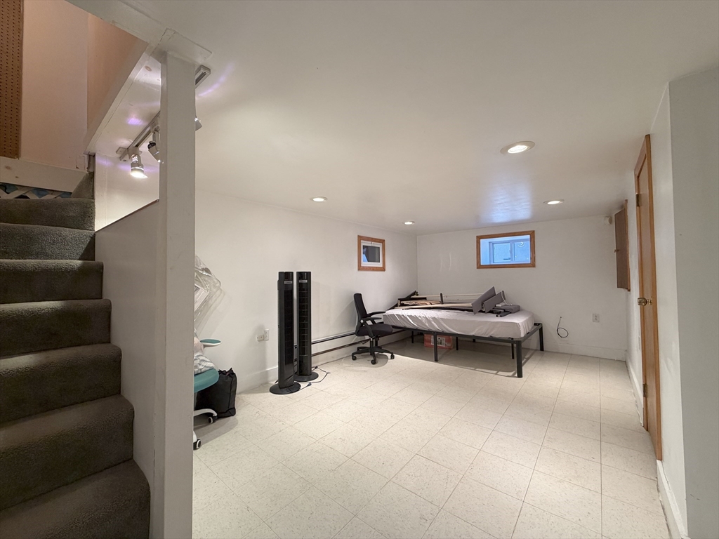 10 W Elm Ave