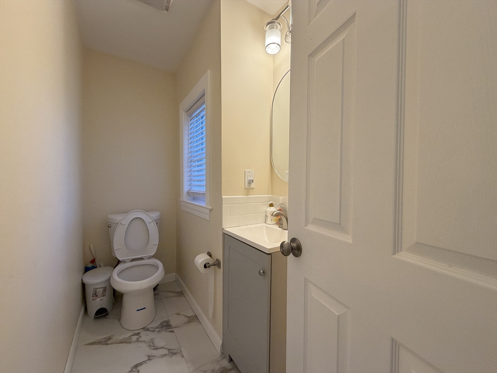 10 W Elm Ave