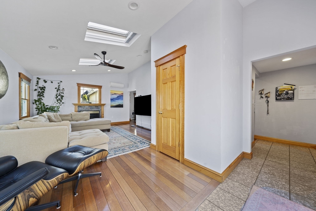 83 Wilson Ave