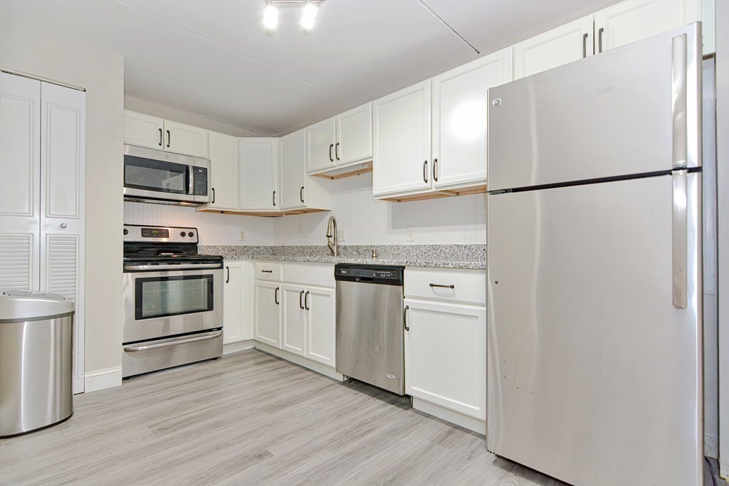 575 Broad St Unit: U:215
