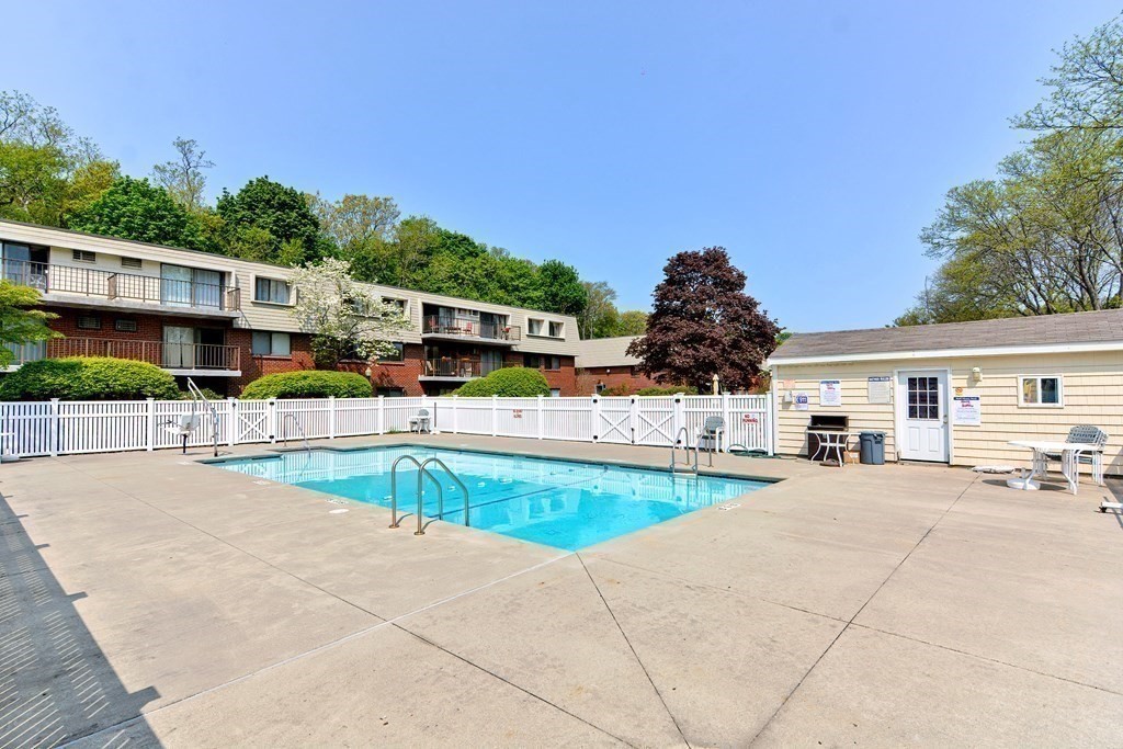 575 Broad St Unit: U:215