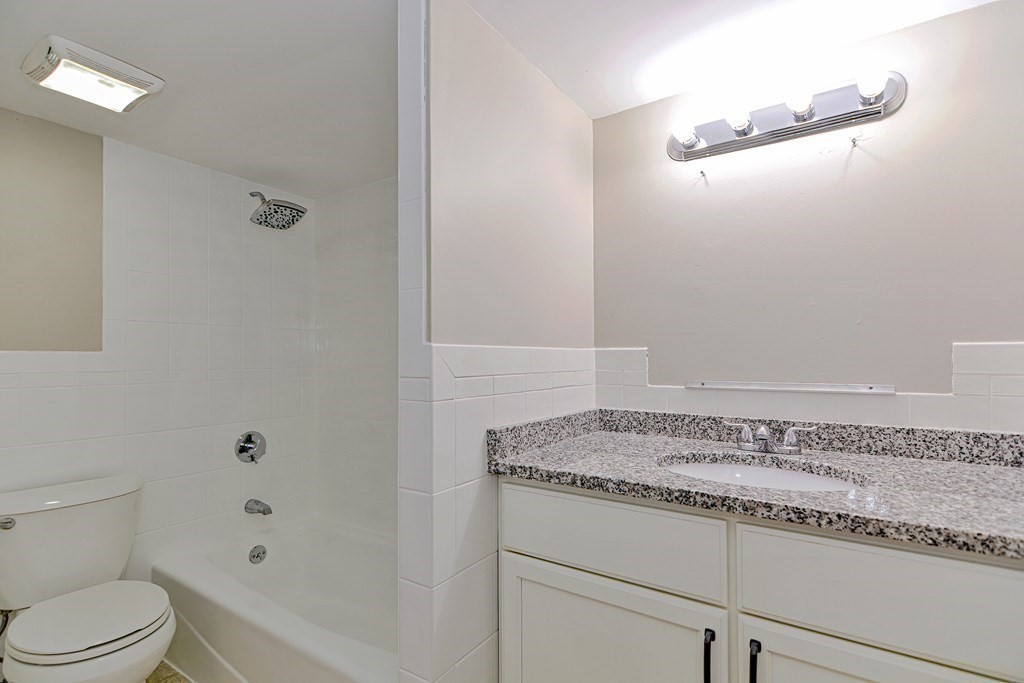 575 Broad St Unit: U:215