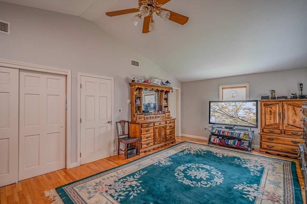 39 Dwelley Ave