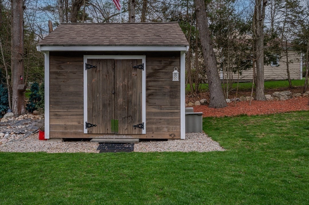 39 Dwelley Ave