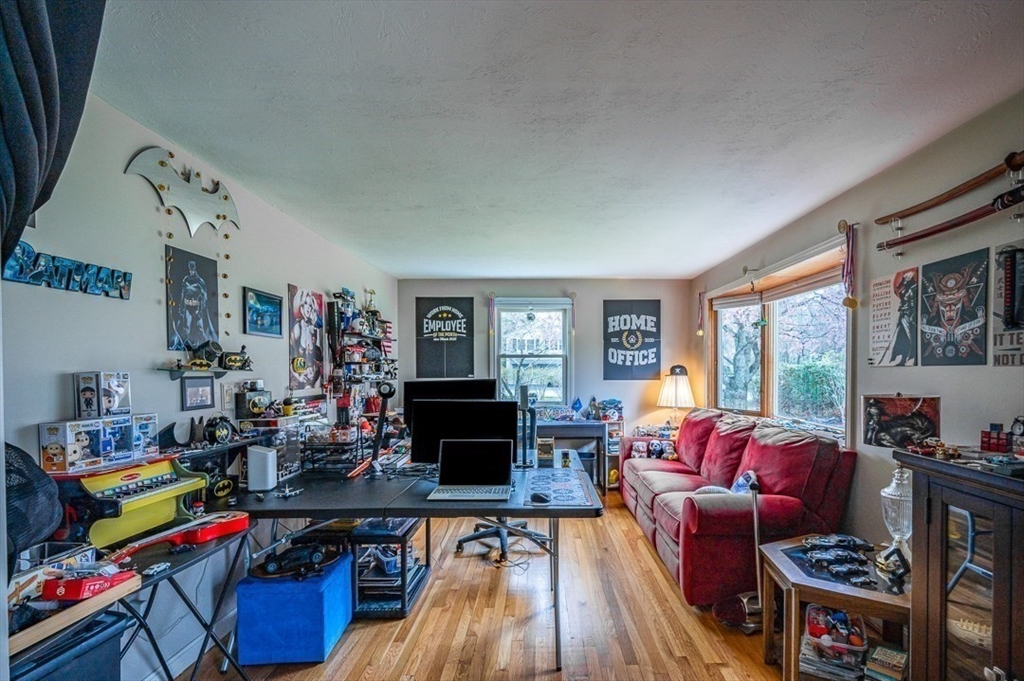 39 Dwelley Ave