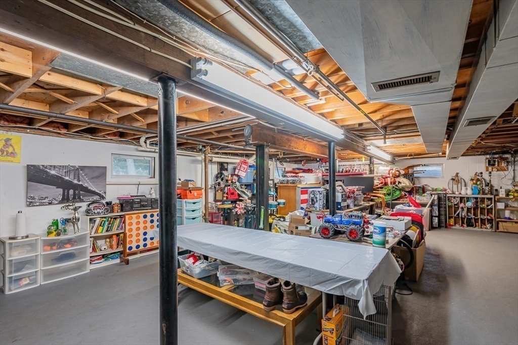 39 Dwelley Ave
