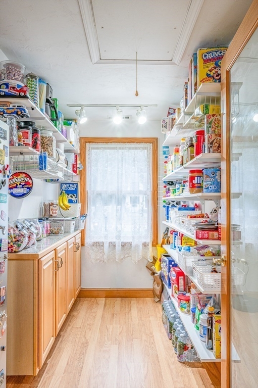 39 Dwelley Ave