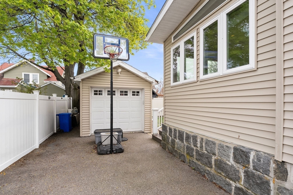 69 Bromfield St