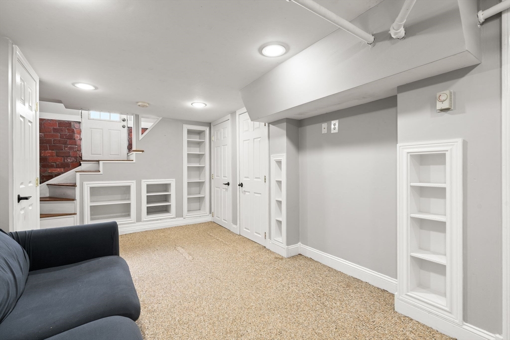 69 Bromfield St