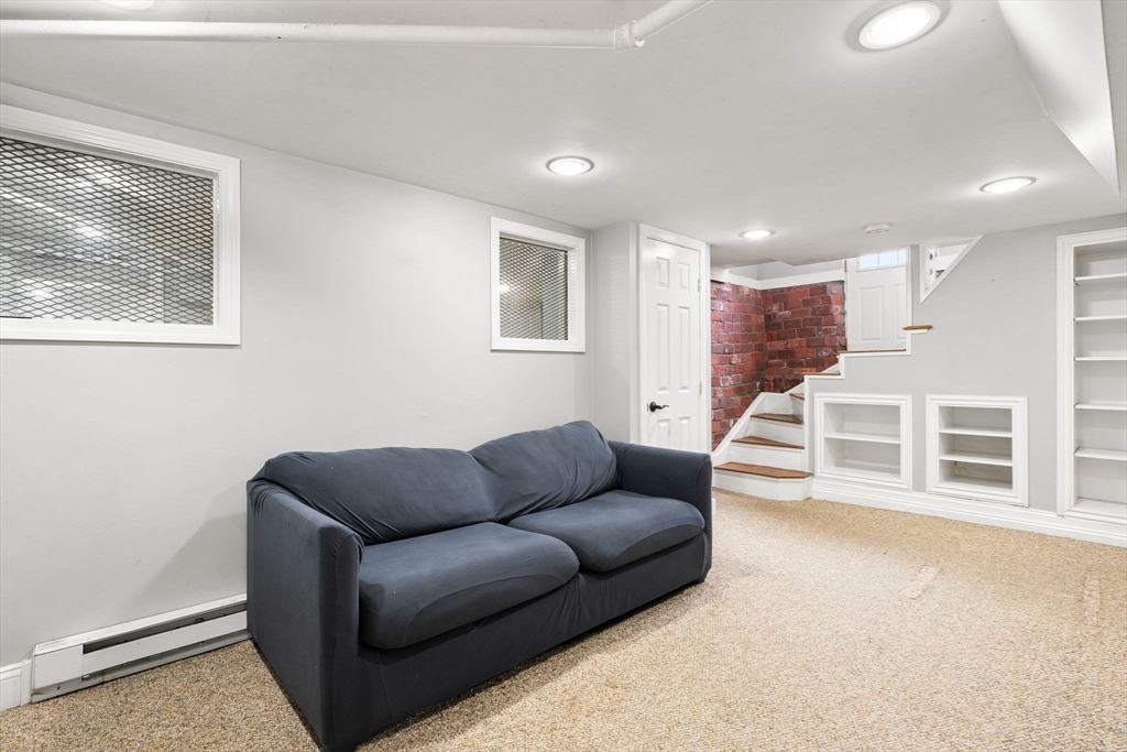 69 Bromfield St