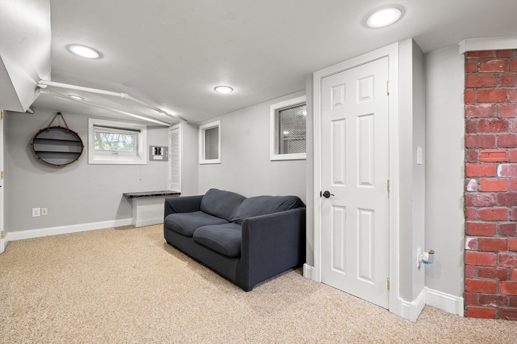 69 Bromfield St