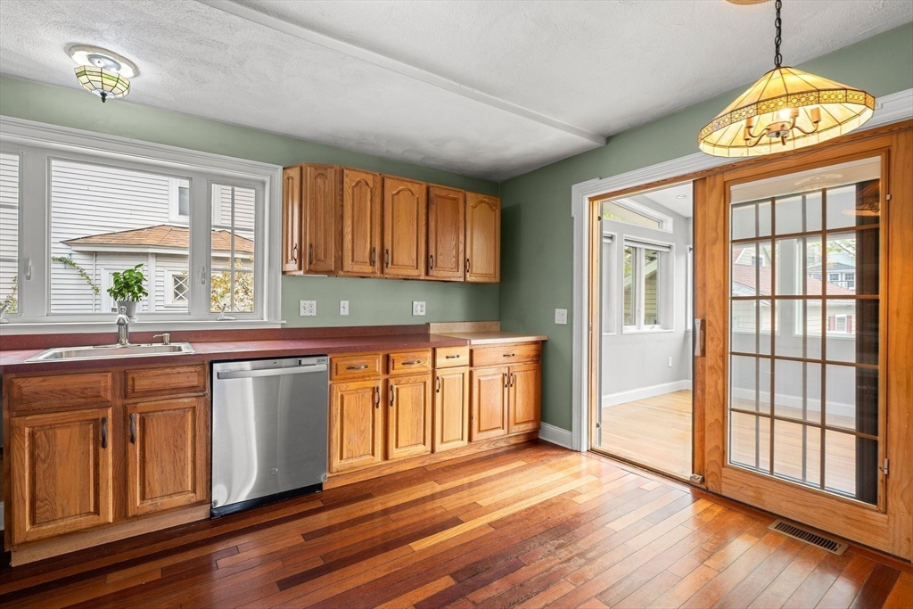 69 Bromfield St