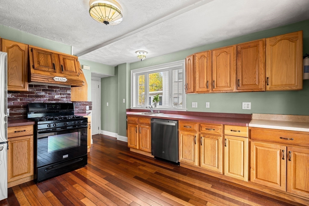 69 Bromfield St