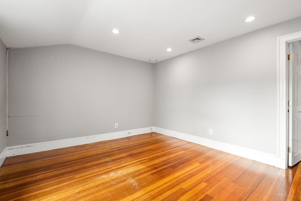 69 Bromfield St