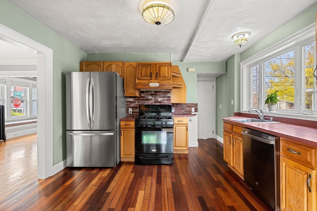 69 Bromfield St