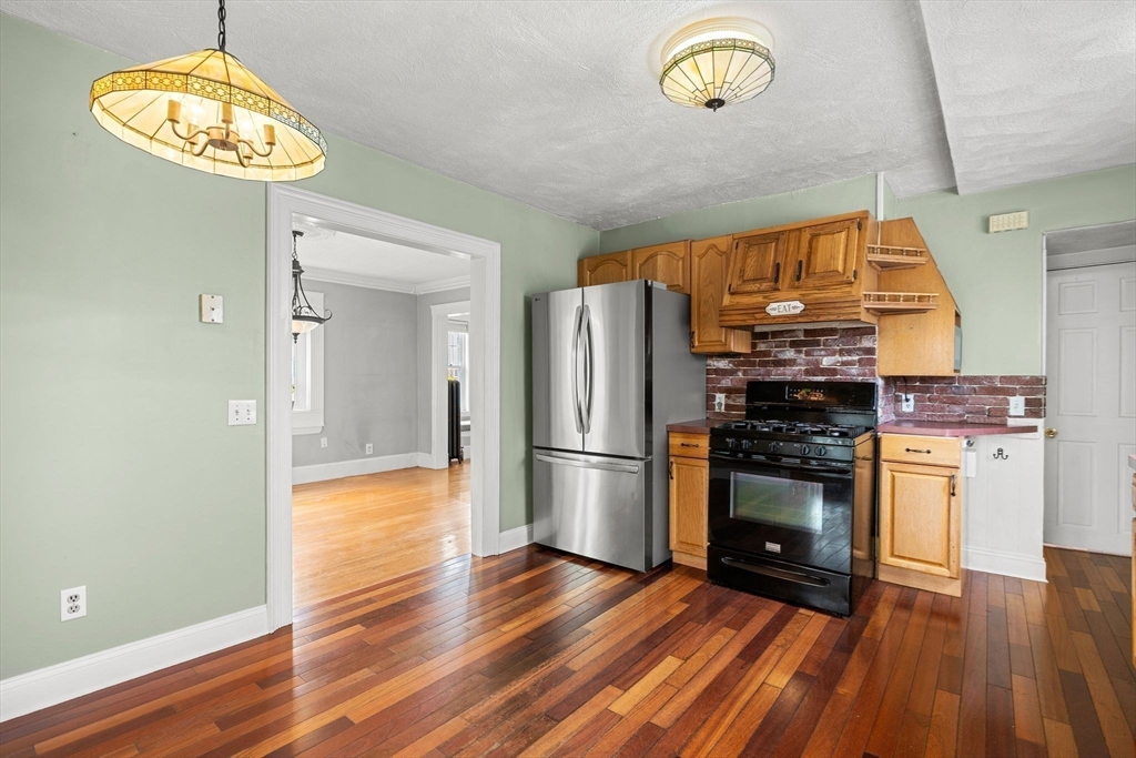 69 Bromfield St