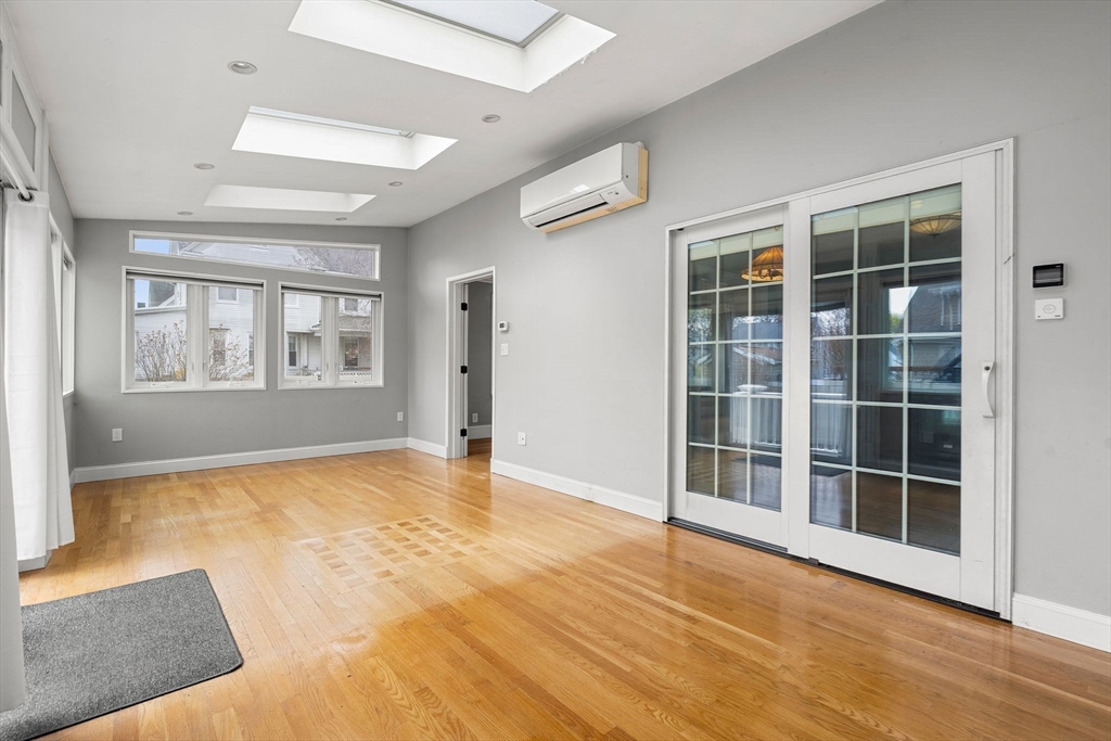 69 Bromfield St