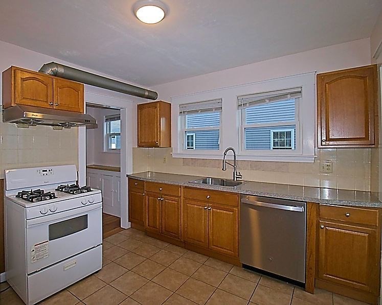 28 Durso Ave # 28