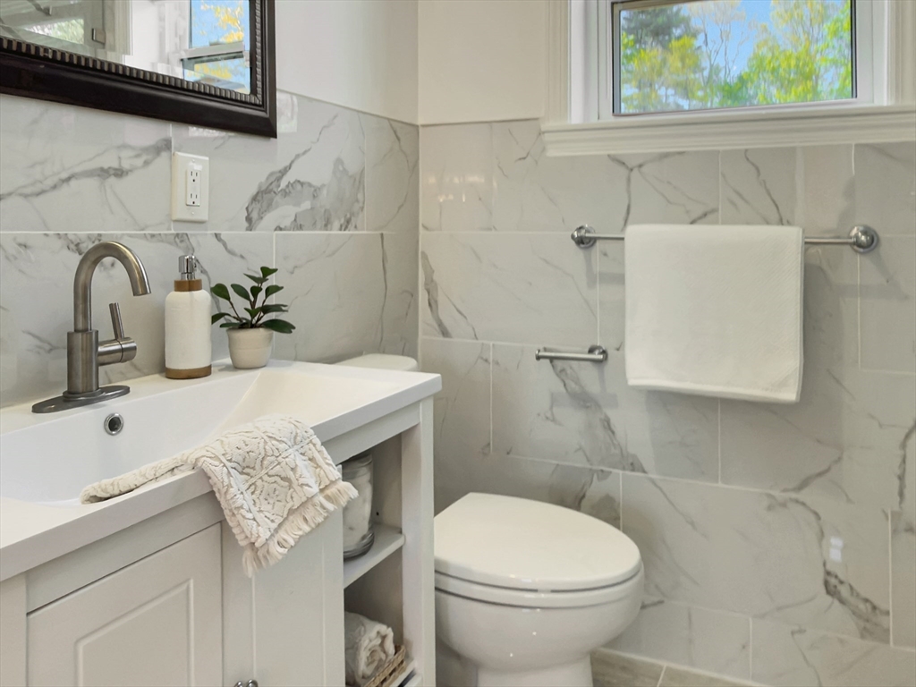 47 Woodbine Ave