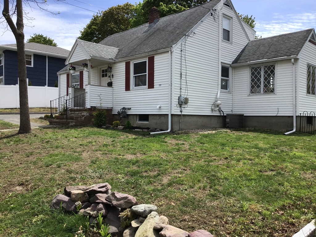 32 Hills St