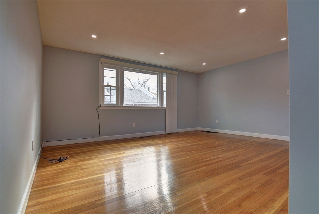 30 Trull St # 3