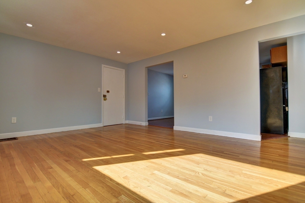 30 Trull St # 3