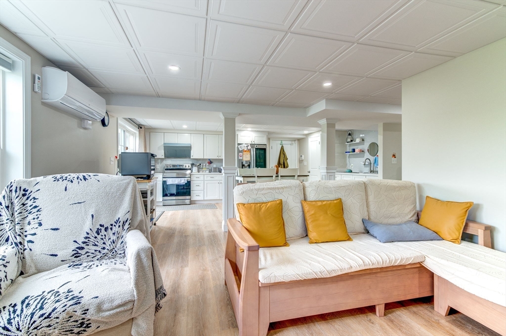 51 Tamarack Rd