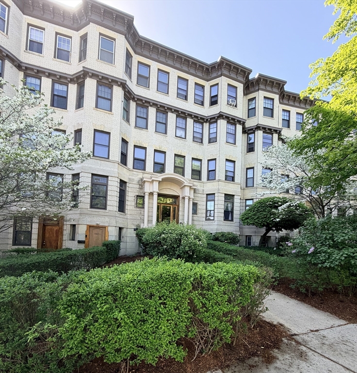 5 Braemore Rd # A
