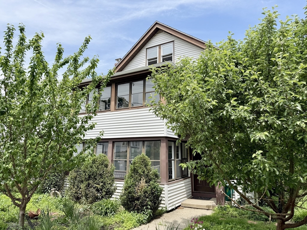 519 Belmont St Unit: 1