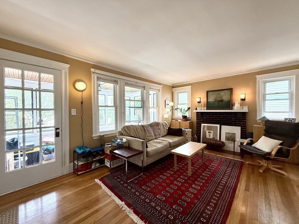 519 Belmont St Unit: 1