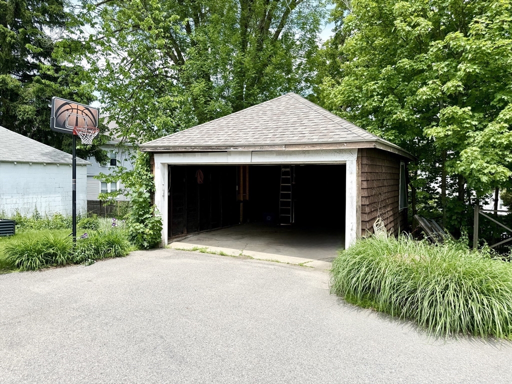 519 Belmont St Unit: 1