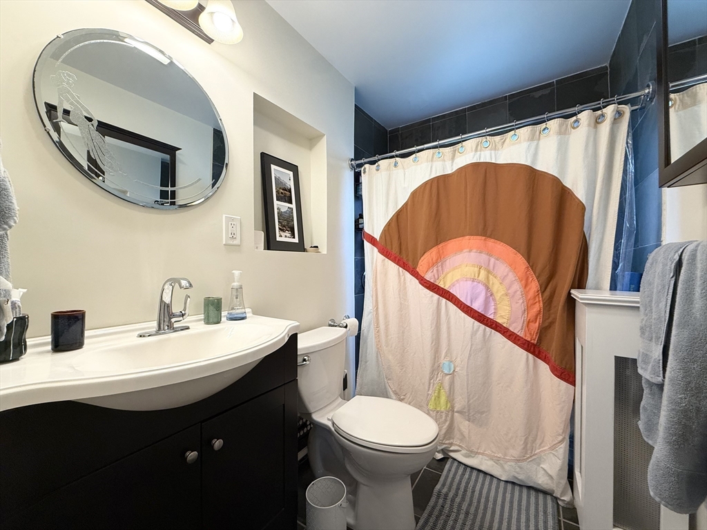 519 Belmont St Unit: 1