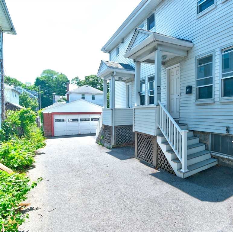 135 Safford St