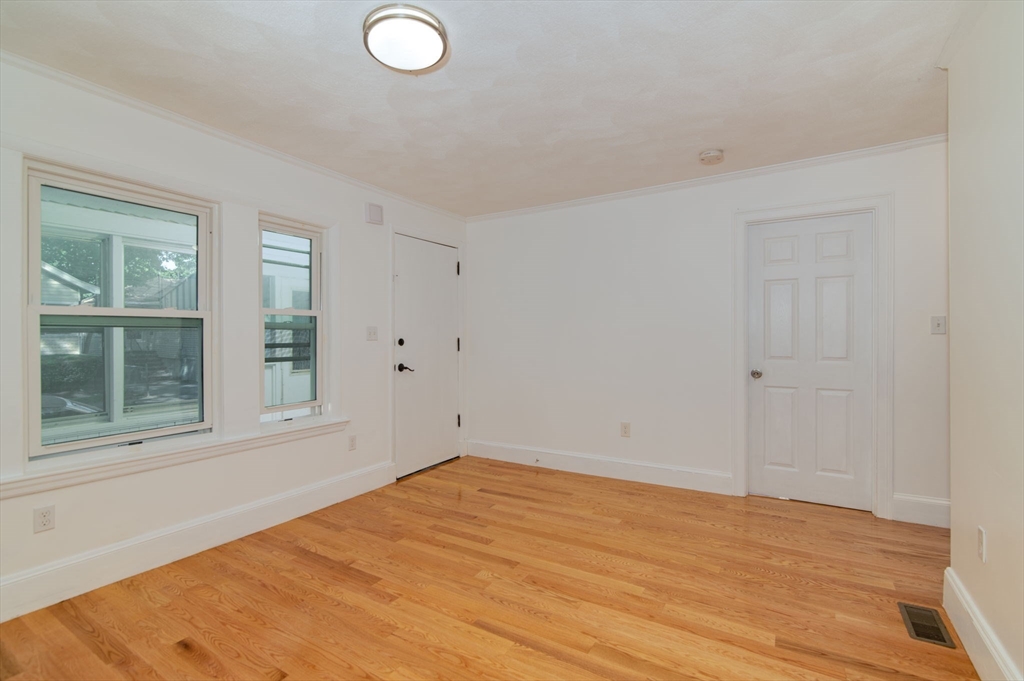 135 Safford St