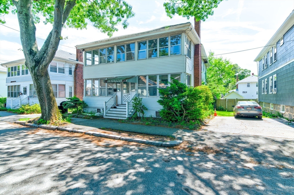 135 Safford St