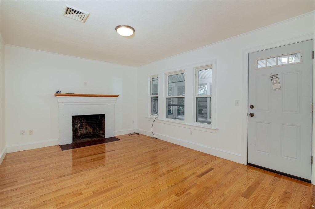 135 Safford St