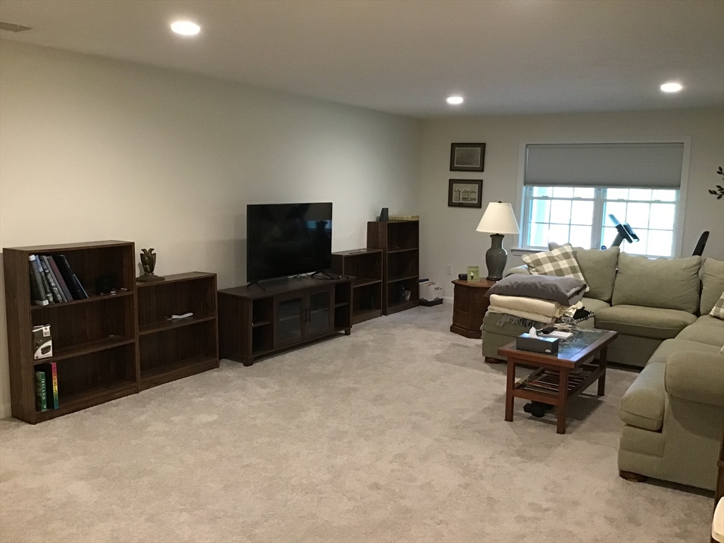 27 Mariners Way # 27