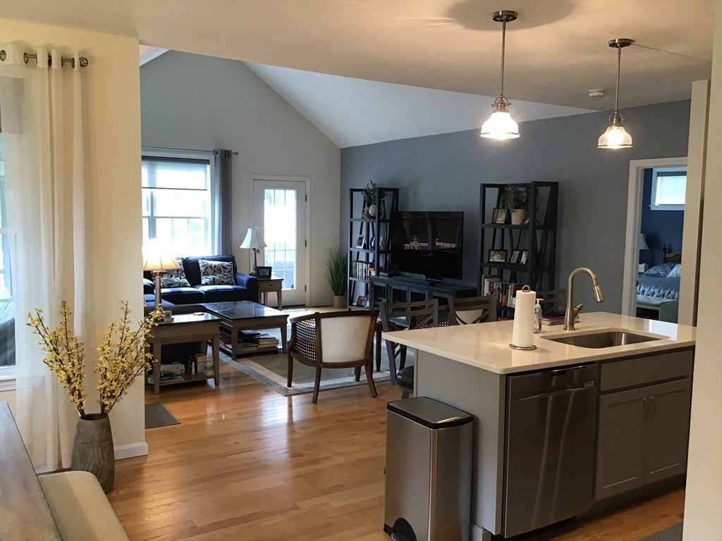 27 Mariners Way # 27