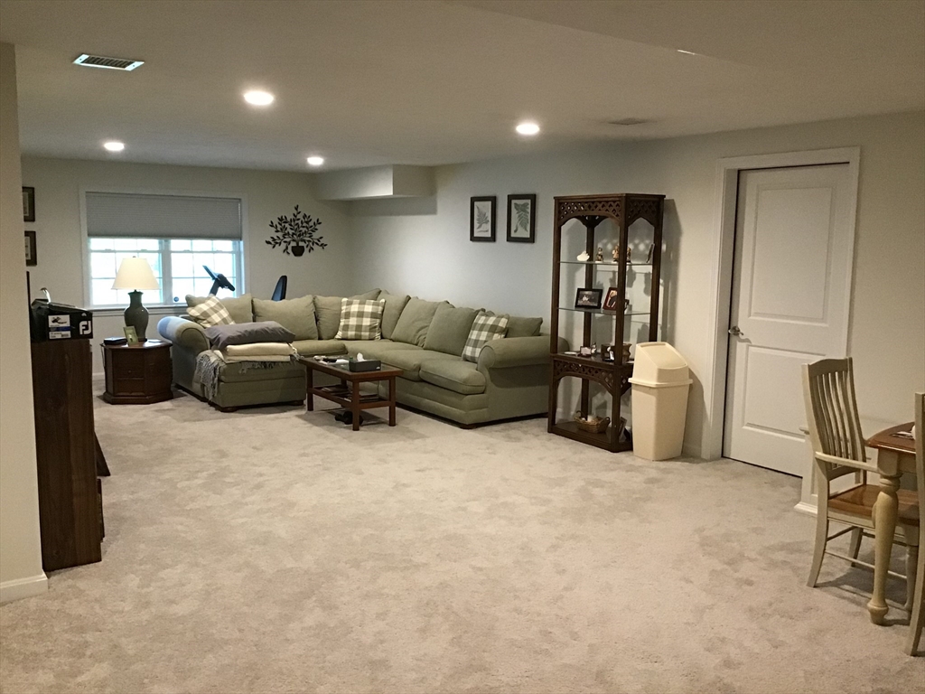 27 Mariners Way # 27