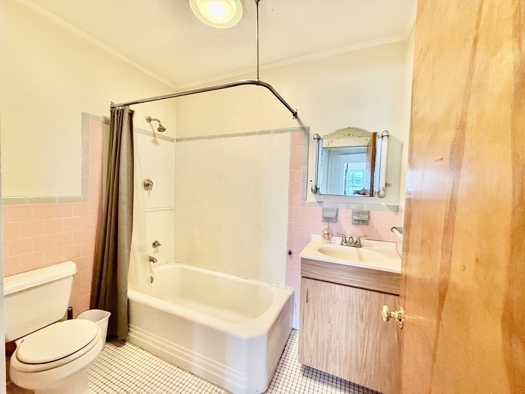 84 Pearl St # 2F