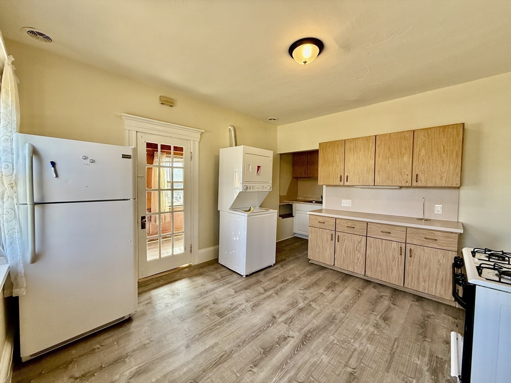 84 Pearl St # 2F
