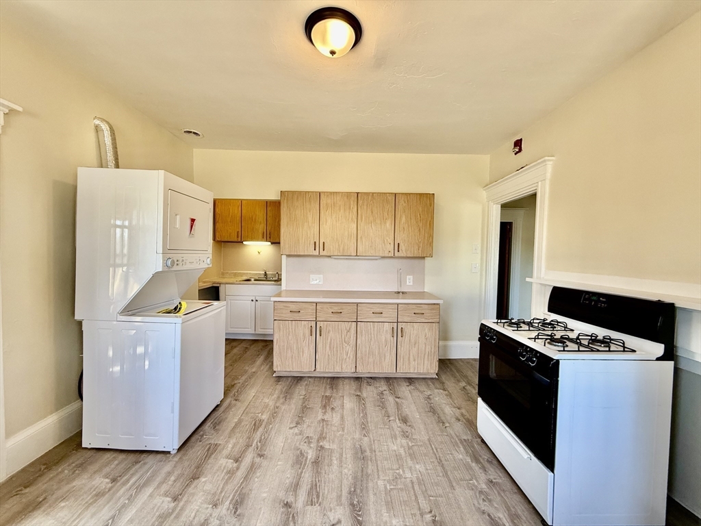 84 Pearl St # 2F