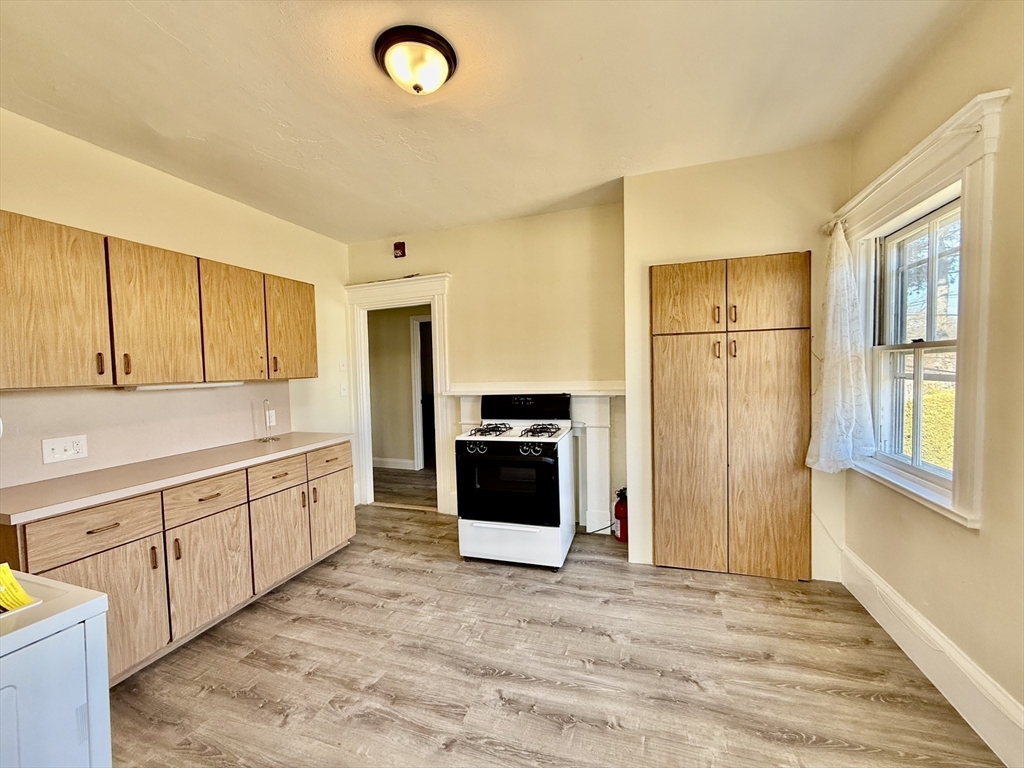 84 Pearl St # 2F