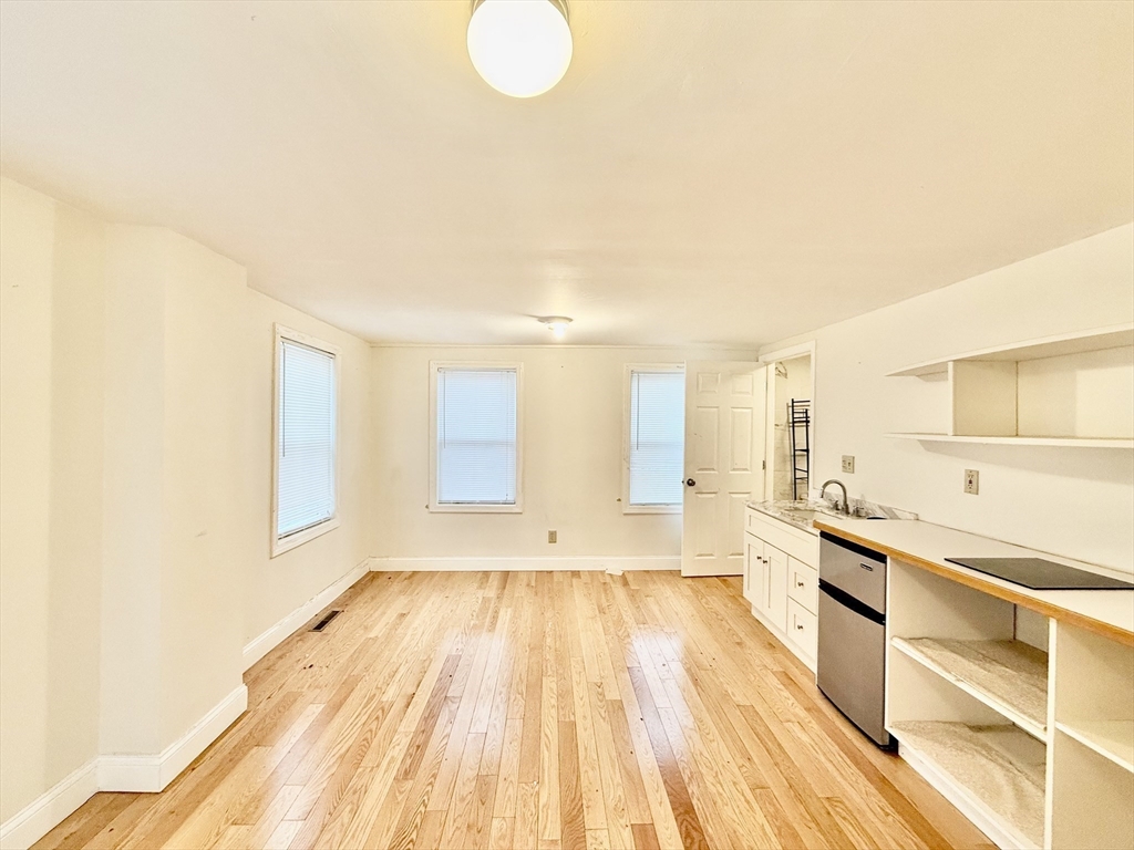 19 Common St # 2