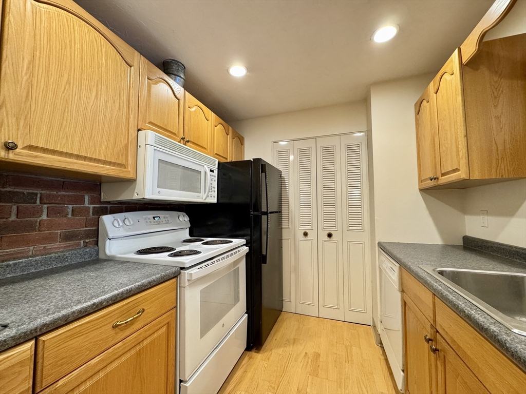 25 Greentree Ln # 43