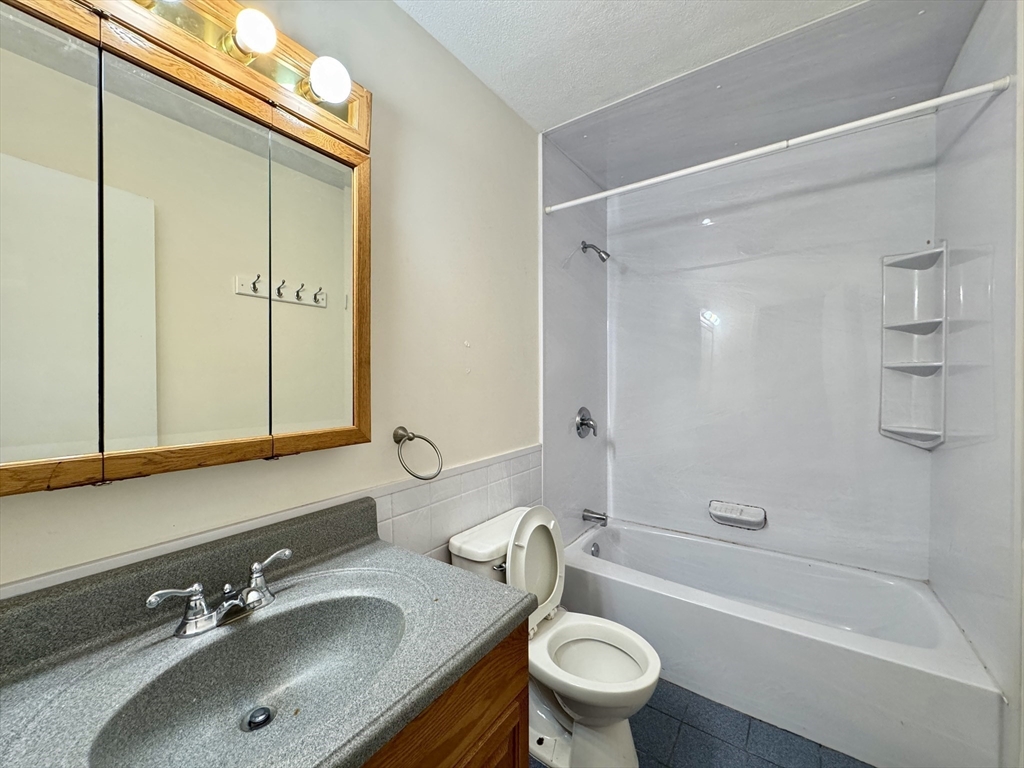 25 Greentree Ln # 43