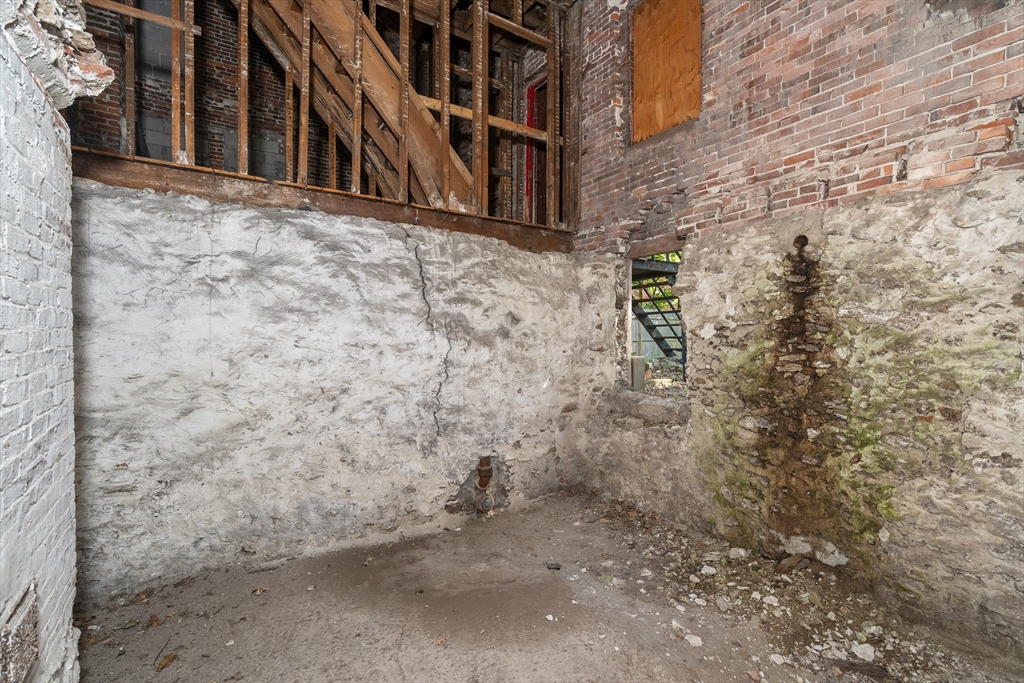 22 Kenilworth St