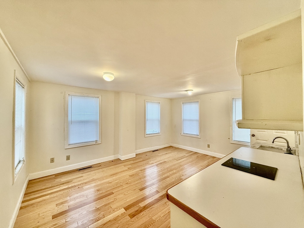 19-25 Common St