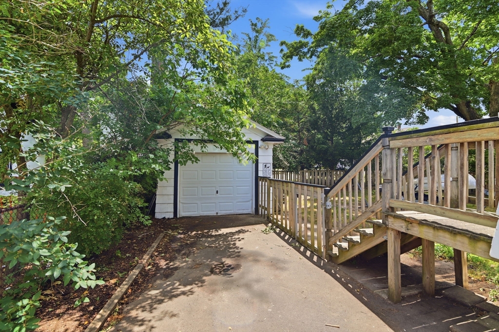 111 Greenleaf St